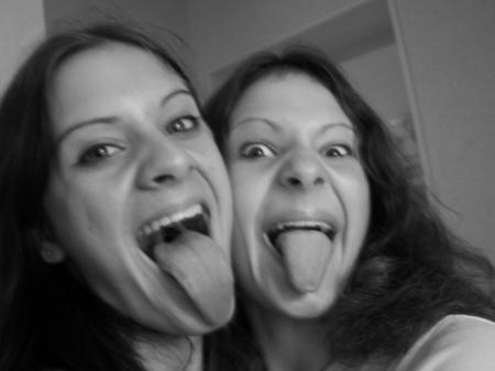 les 2 soeurs débiles